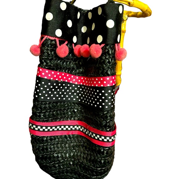 Adorable St. John’s Bay woven bag in pink & black with wooden handles. EUC - Picture 3 of 5